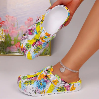 CuteSteps - Buty medyczne – Klapki dla Kobiet z uroczym nadrukiem Kwiaty - białe