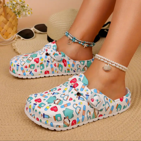 CuteSteps - Buty medyczne – Klapki dla Kobiet z uroczym nadrukiem Pielęgniarka 1 - białe CuteSteps - Buty medyczne – Klapki dla Kobiet z uroczym nadrukiem Pielęgniarka 1 - białe