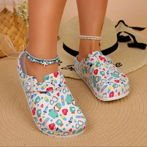 CuteSteps - Buty medyczne – Klapki dla Kobiet z uroczym nadrukiem Pielęgniarka 1 - białe CuteSteps - Buty medyczne – Klapki dla Kobiet z uroczym nadrukiem Pielęgniarka 1 - białe