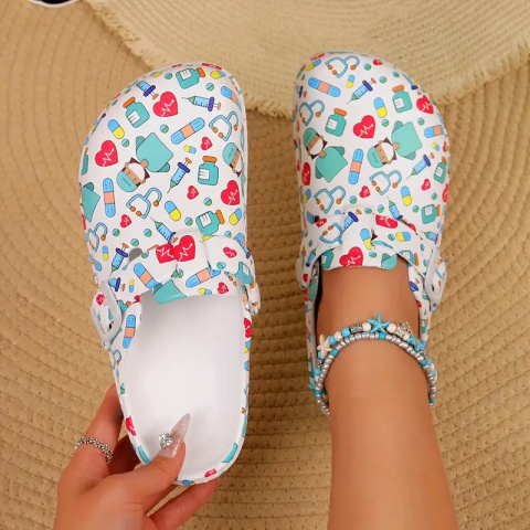 CuteSteps - Buty medyczne – Klapki dla Kobiet z uroczym nadrukiem Pielęgniarka 1 - białe CuteSteps - Buty medyczne – Klapki dla Kobiet z uroczym nadrukiem Pielęgniarka 1 - białe