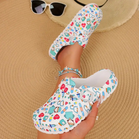 CuteSteps - Buty medyczne – Klapki dla Kobiet z uroczym nadrukiem Pielęgniarka 1 - białe CuteSteps - Buty medyczne – Klapki dla Kobiet z uroczym nadrukiem Pielęgniarka 1 - białe