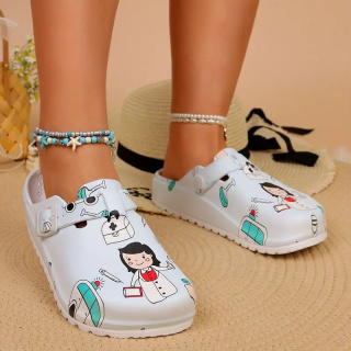 CuteSteps - Buty medyczne – Klapki dla Kobiet z uroczym nadrukiem Pielęgniarka 1 - białe