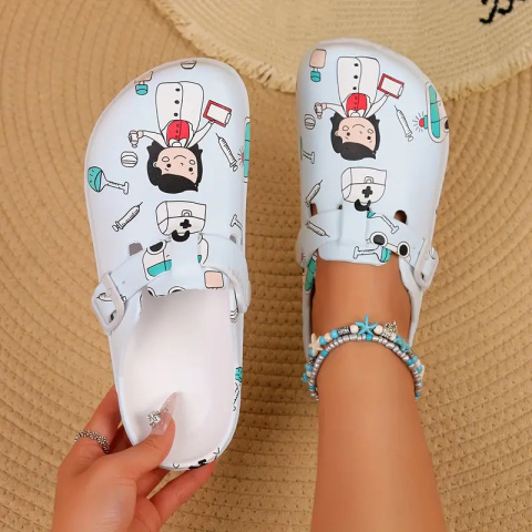 CuteSteps - Buty medyczne – Klapki dla Kobiet z uroczym nadrukiem Pielęgniarka 2 - białe CuteSteps - Buty medyczne – Klapki dla Kobiet z uroczym nadrukiem Pielęgniarka 2 - białe