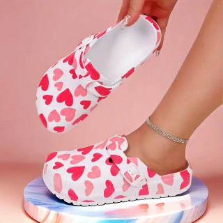 CuteSteps - Buty medyczne – Klapki dla Kobiet z uroczym nadrukiem Serca - białe
