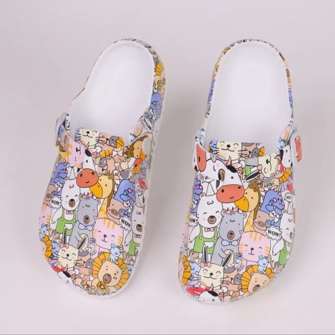 CuteSteps - Buty medyczne – Klapki dla Kobiet z uroczym nadrukiem Zwierzaczki - białe CuteSteps - Buty medyczne – Klapki dla Kobiet z uroczym nadrukiem Zwierzaczki - białe
