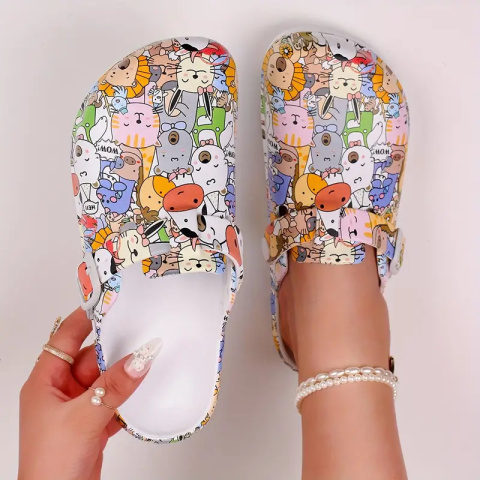 CuteSteps - Buty medyczne – Klapki dla Kobiet z uroczym nadrukiem Zwierzaczki - białe CuteSteps - Buty medyczne – Klapki dla Kobiet z uroczym nadrukiem Zwierzaczki - białe