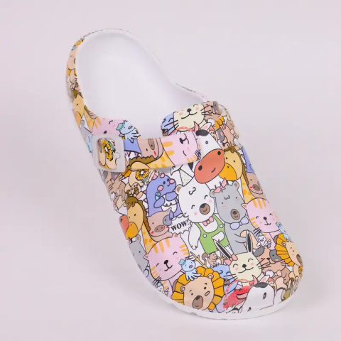 CuteSteps - Buty medyczne – Klapki dla Kobiet z uroczym nadrukiem Zwierzaczki - białe CuteSteps - Buty medyczne – Klapki dla Kobiet z uroczym nadrukiem Zwierzaczki - białe